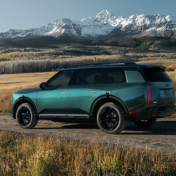 X-Line SX Prestige shown in Black Jade Green with 21-in. wheels and gloss-black trim.