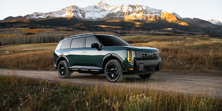 X-Line SX Prestige shown in Black Jade Green with gloss black side view mirrors.
