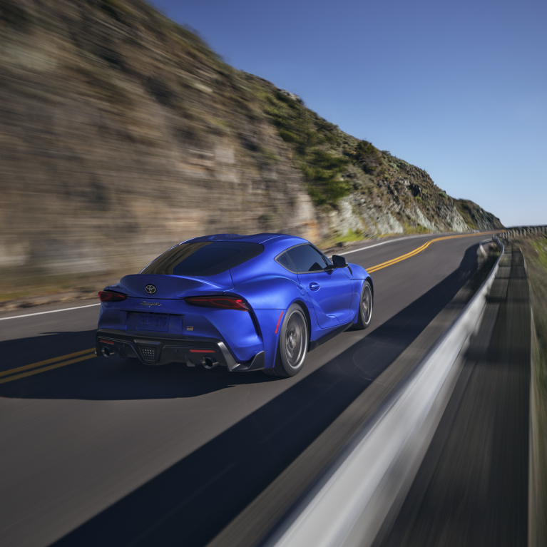 2025 Toyota Supra 2.0 photo 2