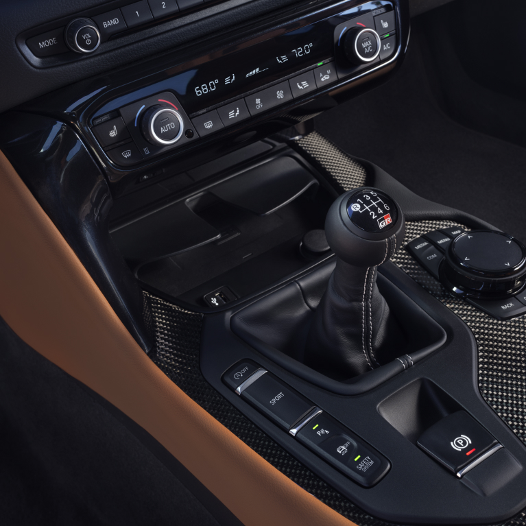 2025 Toyota Supra 2.0 photo 3