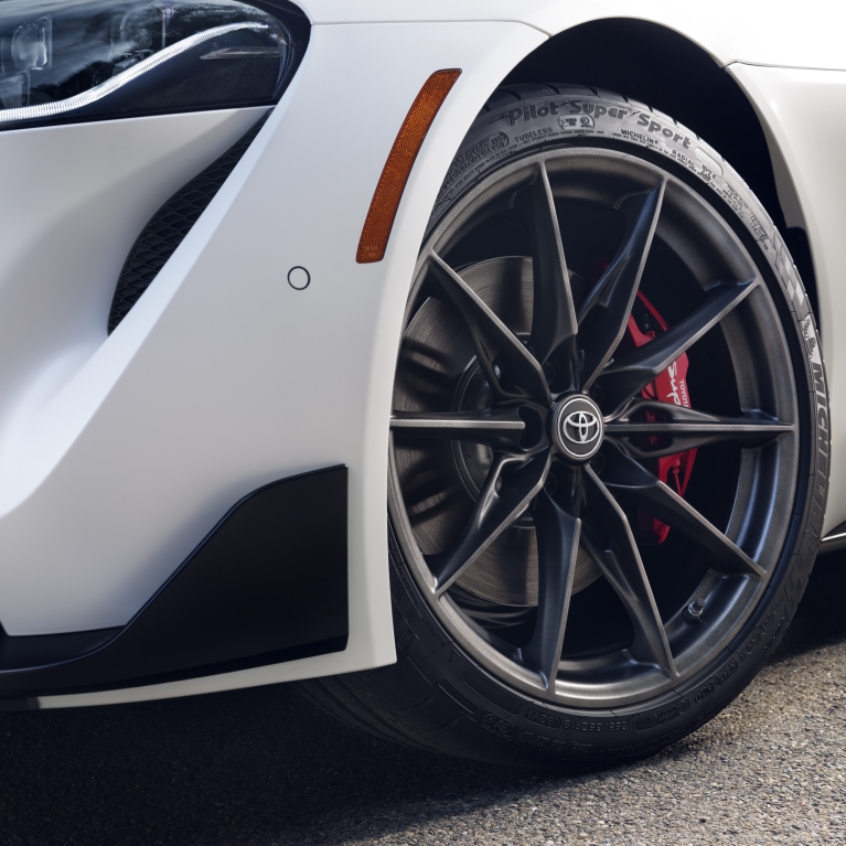 2025 Toyota Supra 2.0 photo 4