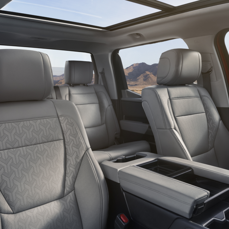 2025 Toyota Tundra SR5 CrewMax photo 5
